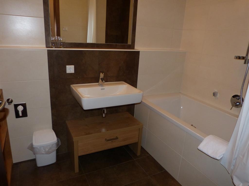 Apartman Fuerth Kaprun Rum bild